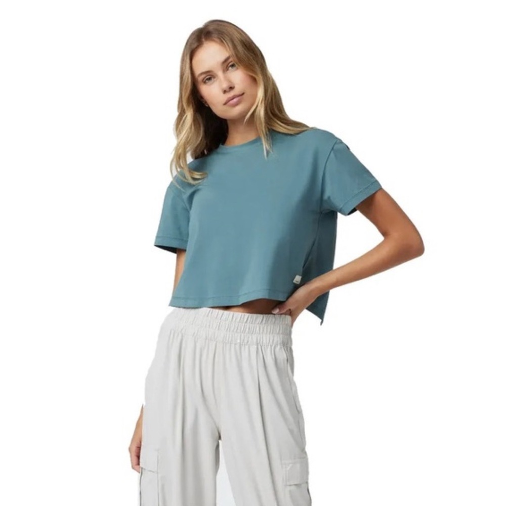 ✨Vuori Feather Cross Back T-Shirt